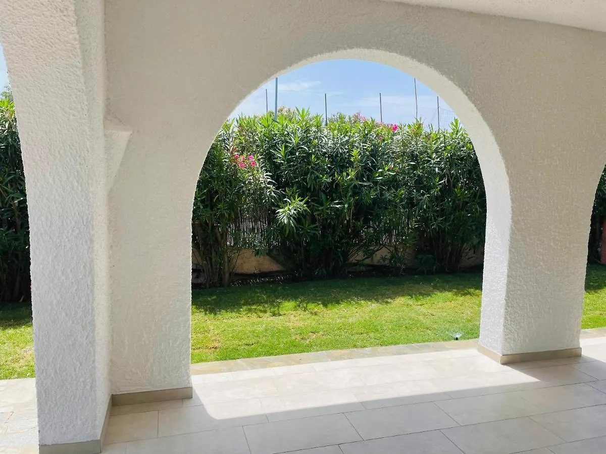 Villino Oleandro A Pochi Passi Dalla Spiaggia Di Simius Itálie